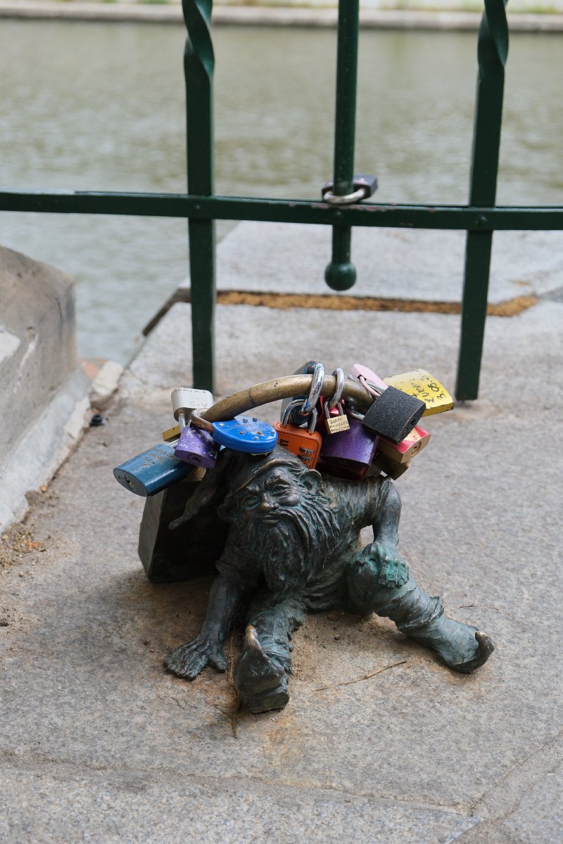 Warsaw love dwarf